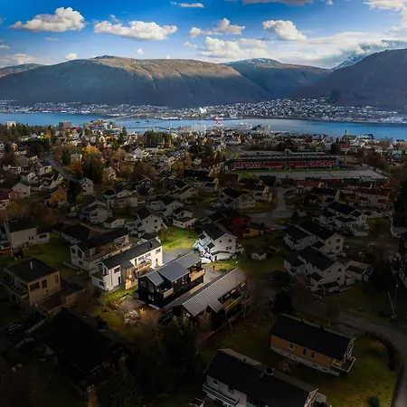 Arctic Seasons Studio Apartment - A Cozy Luxury Escape At The Top Of Tromso Exterior photo